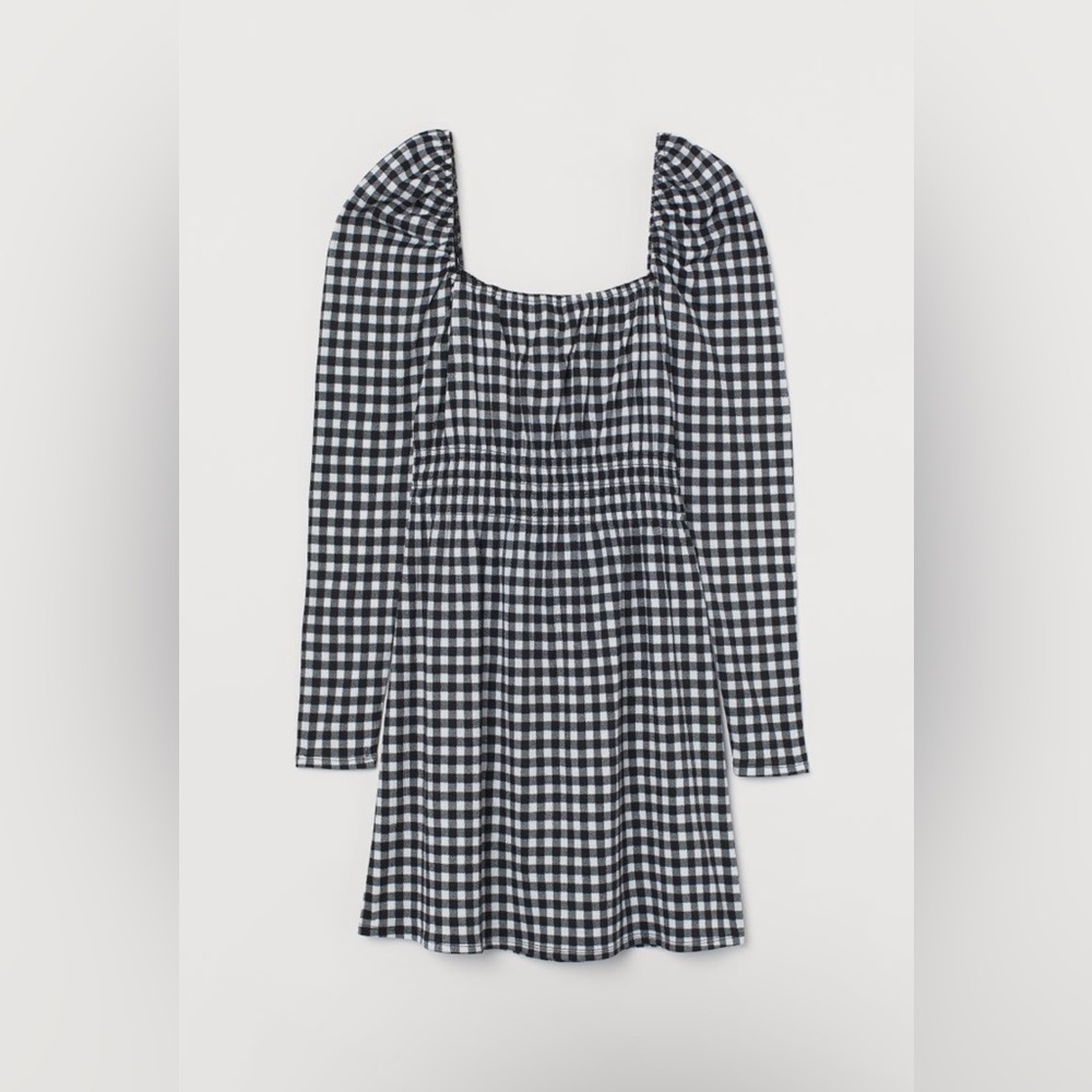 Short puff sleeved dress
